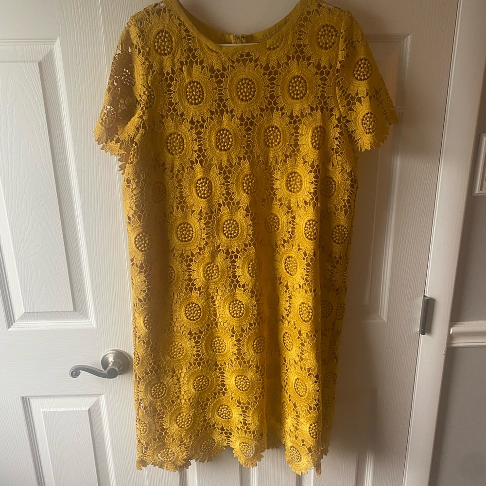 LOFT EMBROIDERED LACE YELLOW SHIFT DRESS